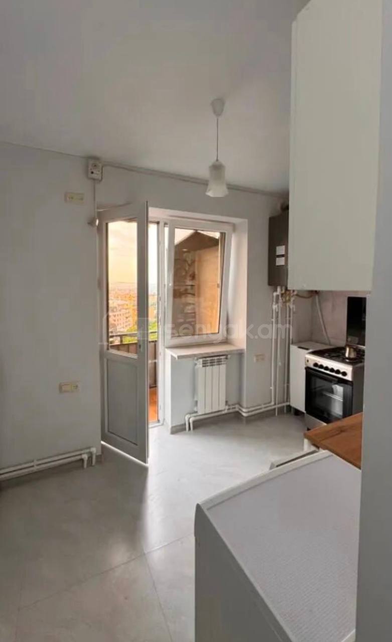 2 Սենյականոց Բնակարան Քարե Շենքում, 60քմ, 4/5 հարկ, Կապիտալ Վերանորոգված, Կահավորված, Արևկող