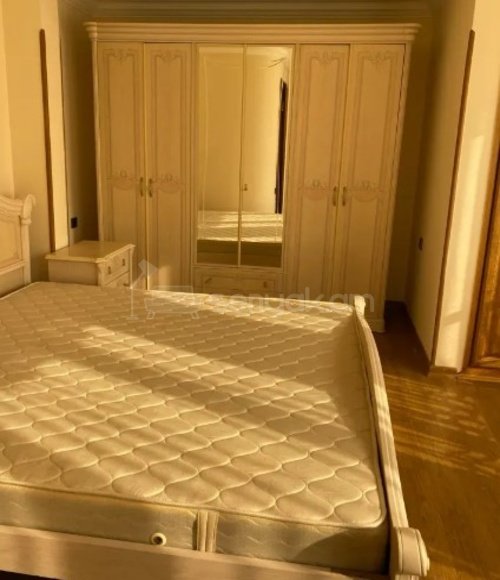 3 Սենյականոց Բնակարան Քարե Շենքում, 66քմ, 3/5 հարկ, Կապիտալ Վերանորոգված, Կահավորված, Արևկող