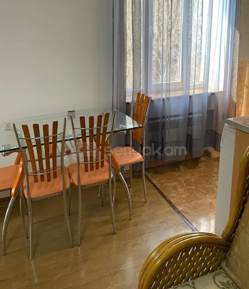 3 Սենյականոց Բնակարան Քարե Շենքում, 66քմ, 3/5 հարկ, Կապիտալ Վերանորոգված, Կահավորված, Արևկող