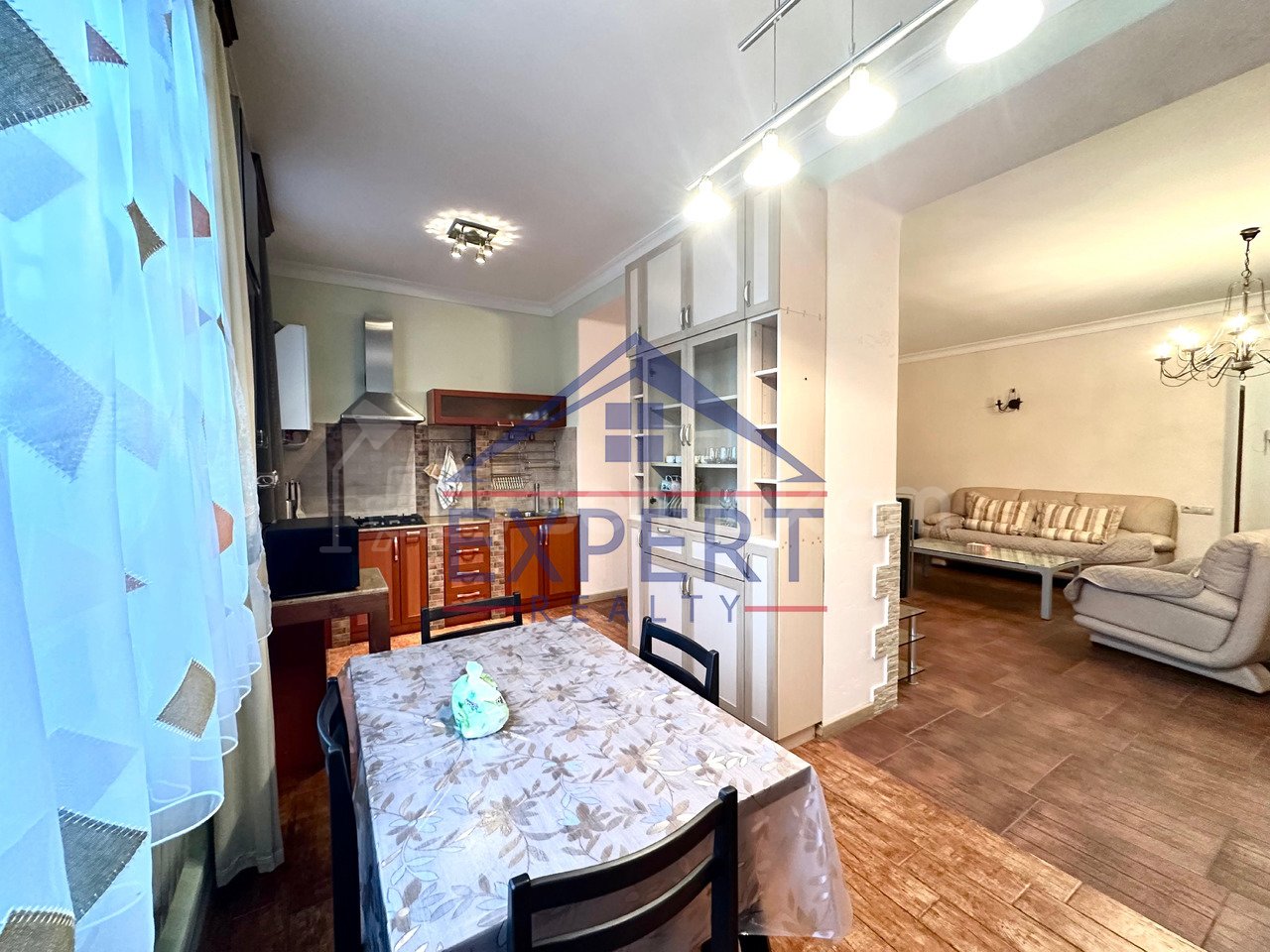 2 Սենյականոց Բնակարան Քարե Շենքում, 75քմ, 3/5 հարկ, Կապիտալ Վերանորոգված, Կահավորված, Արևկող