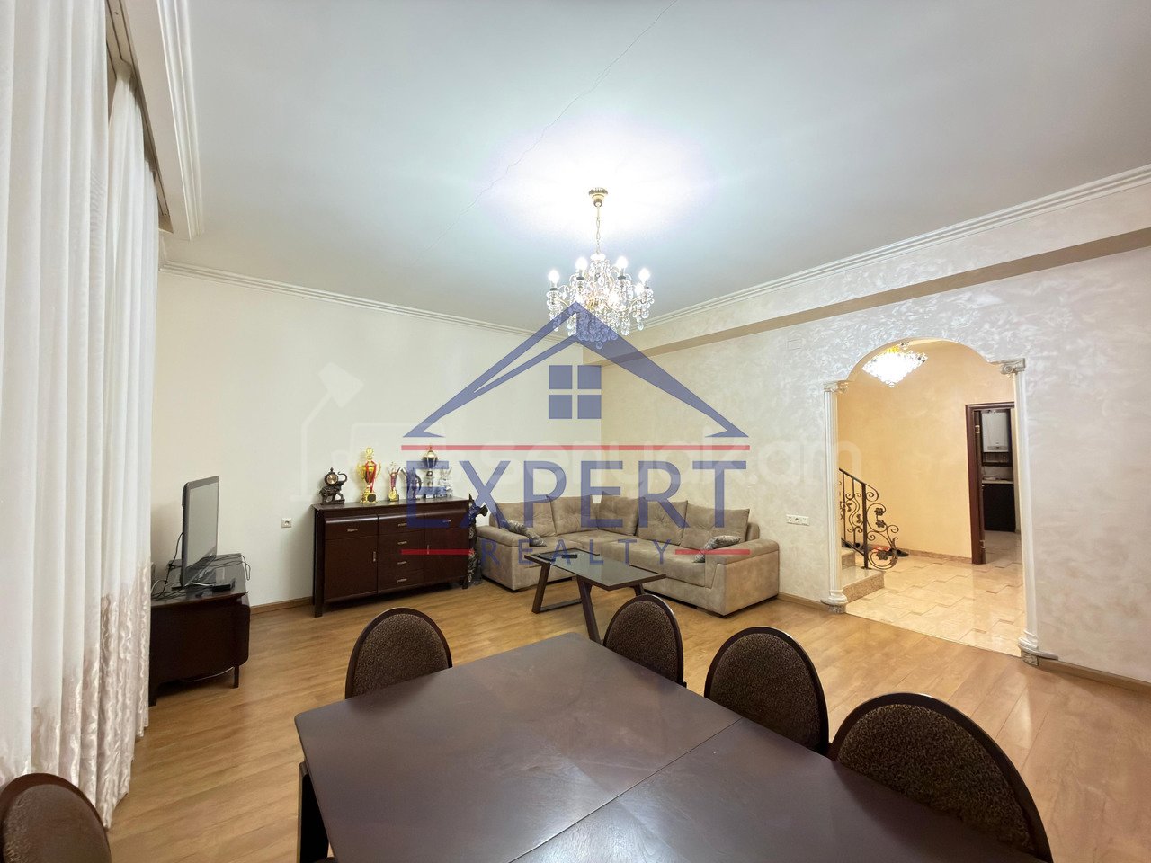 5 Սենյականոց Սեփական Տուն, 210քմ, Կապիտալ Վերանորոգված, Կահավորված, Ավտոտնակով