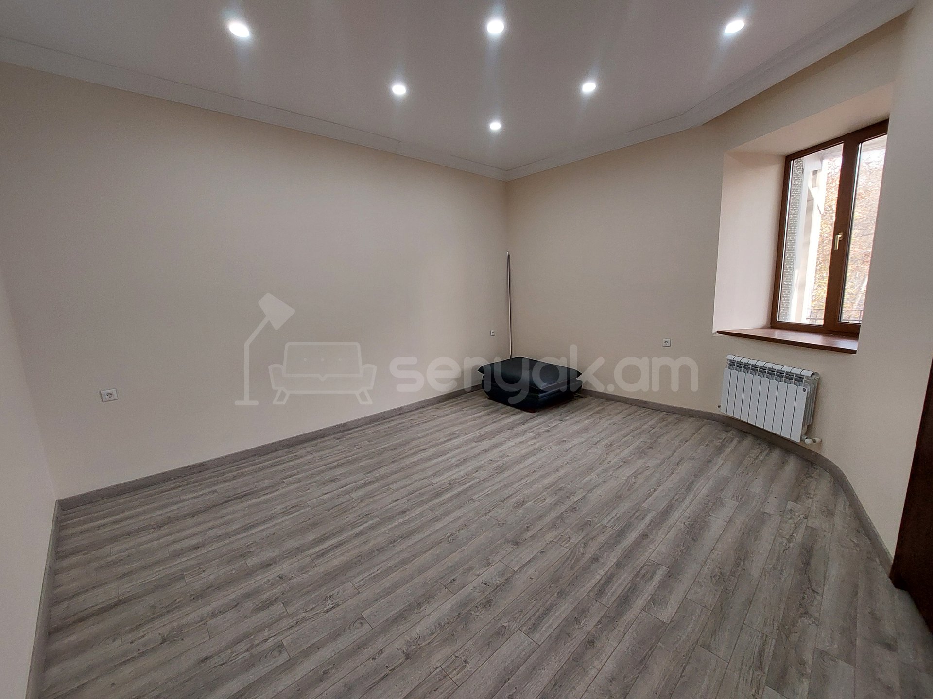 2 Սենյականոց Բնակարան Քարե Շենքում, 90քմ, 3/5 հարկ, Դիզայներական Վերանորոգված, Կահավորված, Արևկող