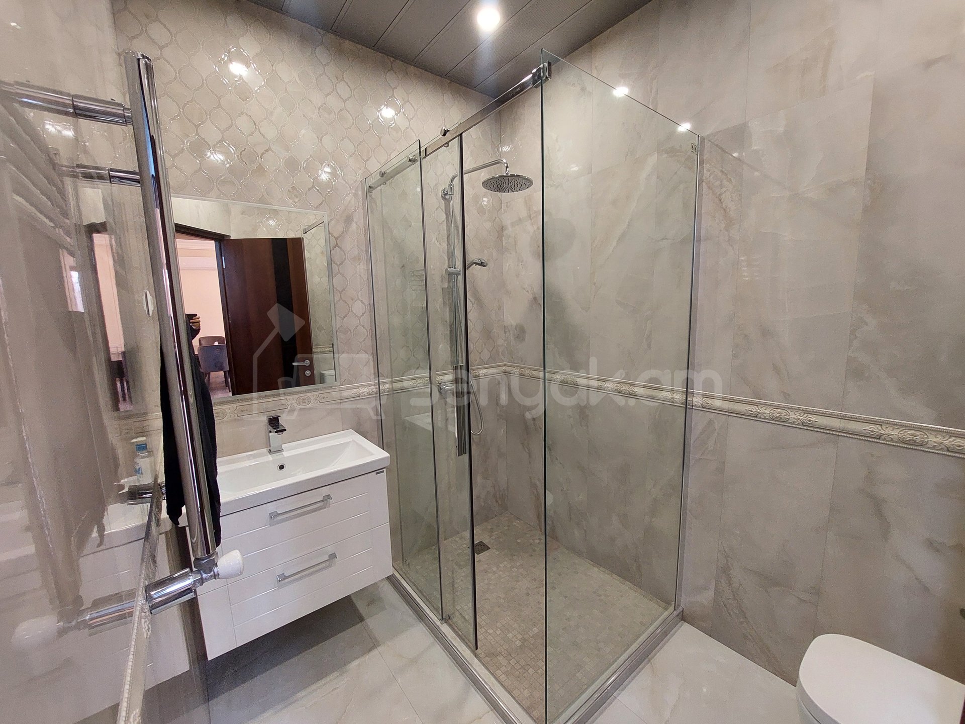 2 Սենյականոց Բնակարան Քարե Շենքում, 90քմ, 3/5 հարկ, Դիզայներական Վերանորոգված, Կահավորված, Արևկող