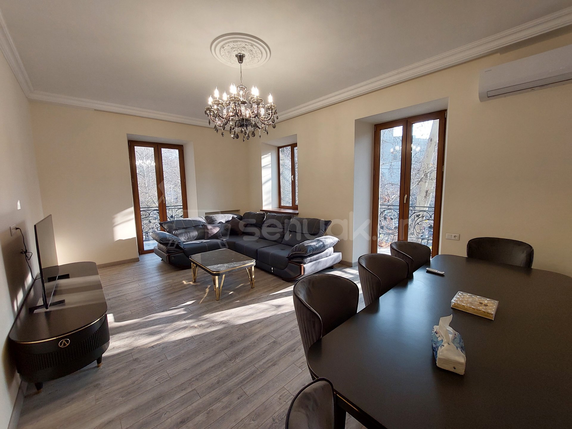 2 Սենյականոց Բնակարան Քարե Շենքում, 90քմ, 3/5 հարկ, Դիզայներական Վերանորոգված, Կահավորված, Արևկող