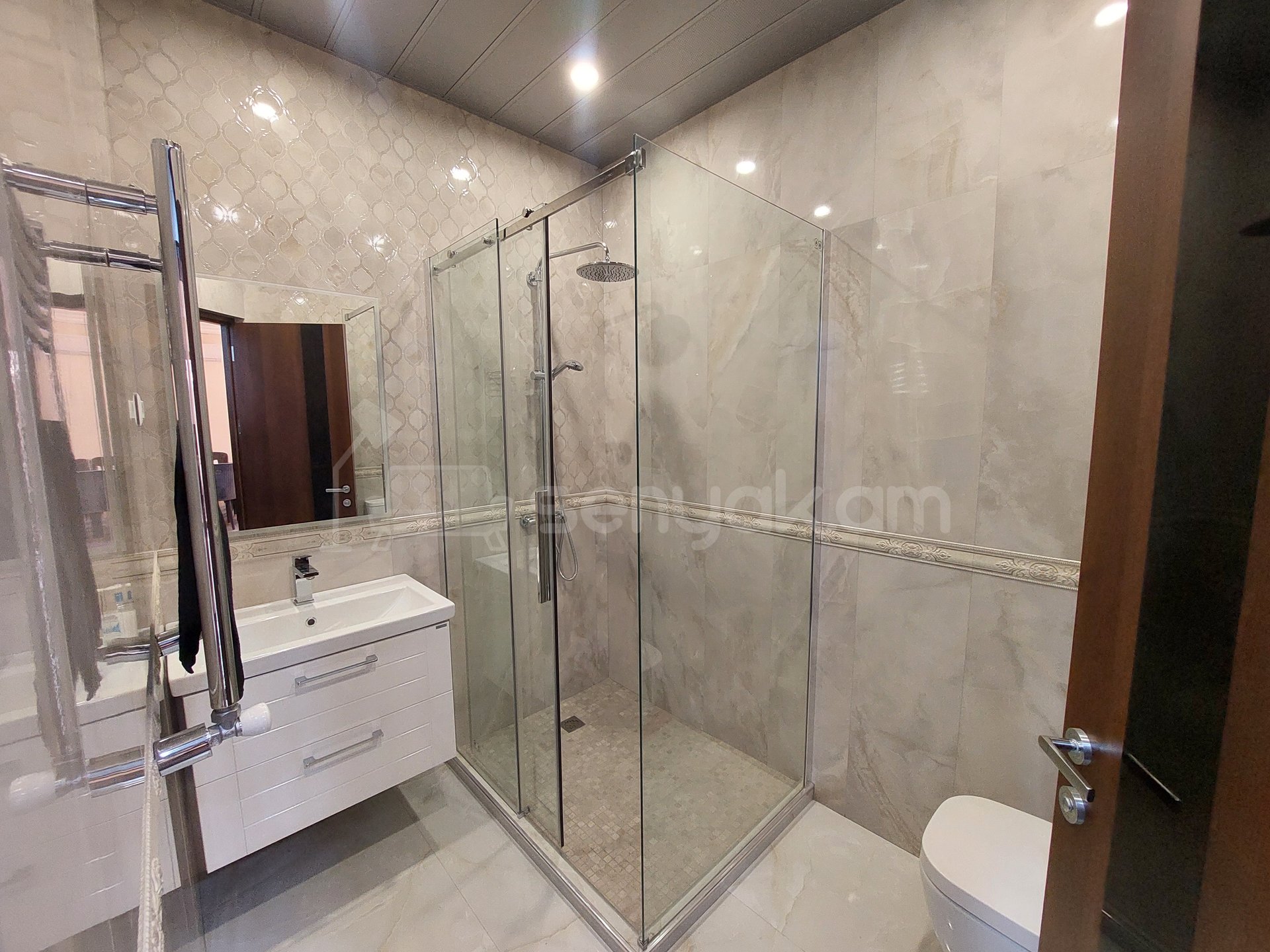 2 Սենյականոց Բնակարան Քարե Շենքում, 90քմ, 3/5 հարկ, Դիզայներական Վերանորոգված, Կահավորված, Արևկող