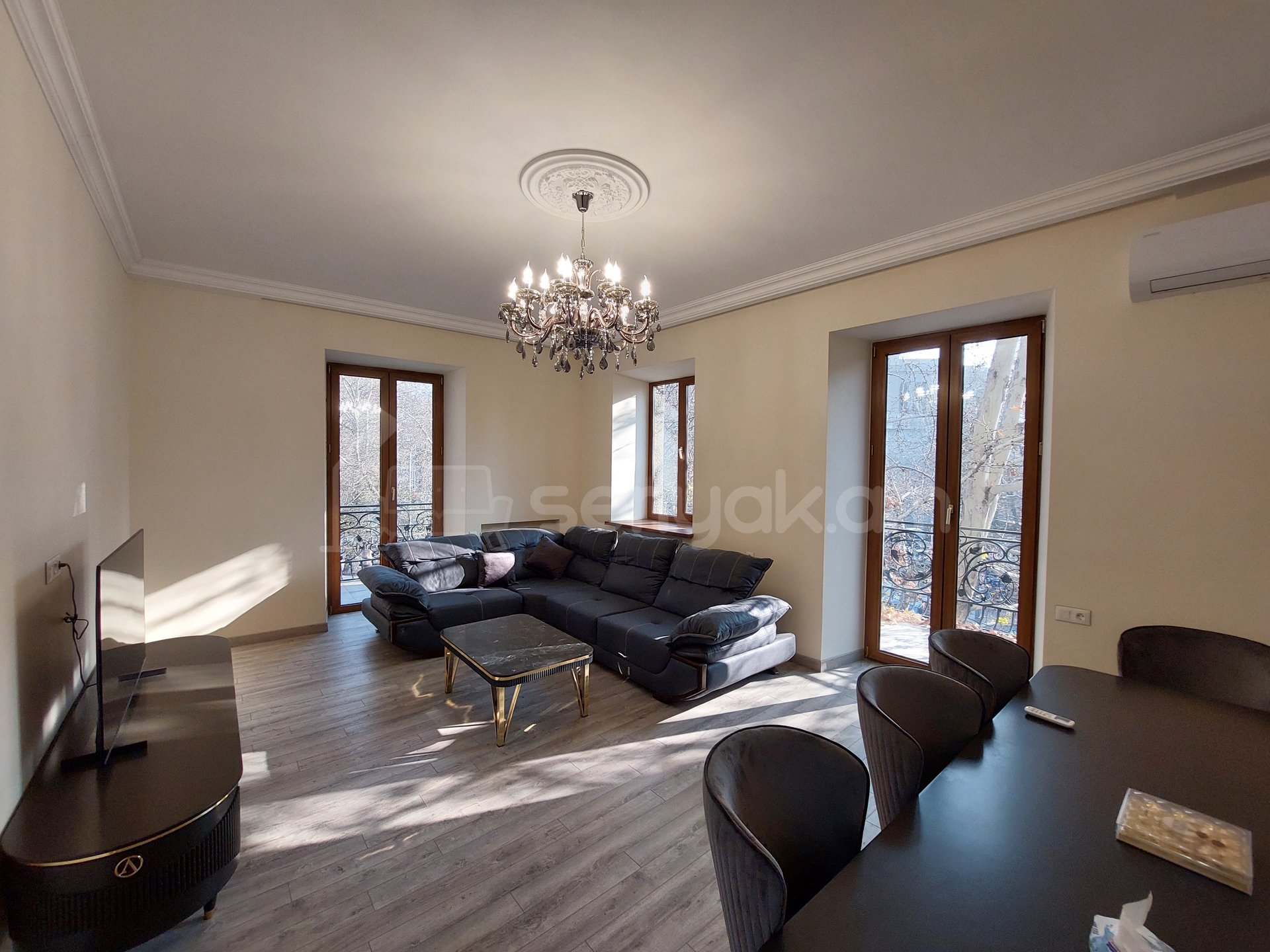 2 Սենյականոց Բնակարան Քարե Շենքում, 90քմ, 3/5 հարկ, Դիզայներական Վերանորոգված, Կահավորված, Արևկող