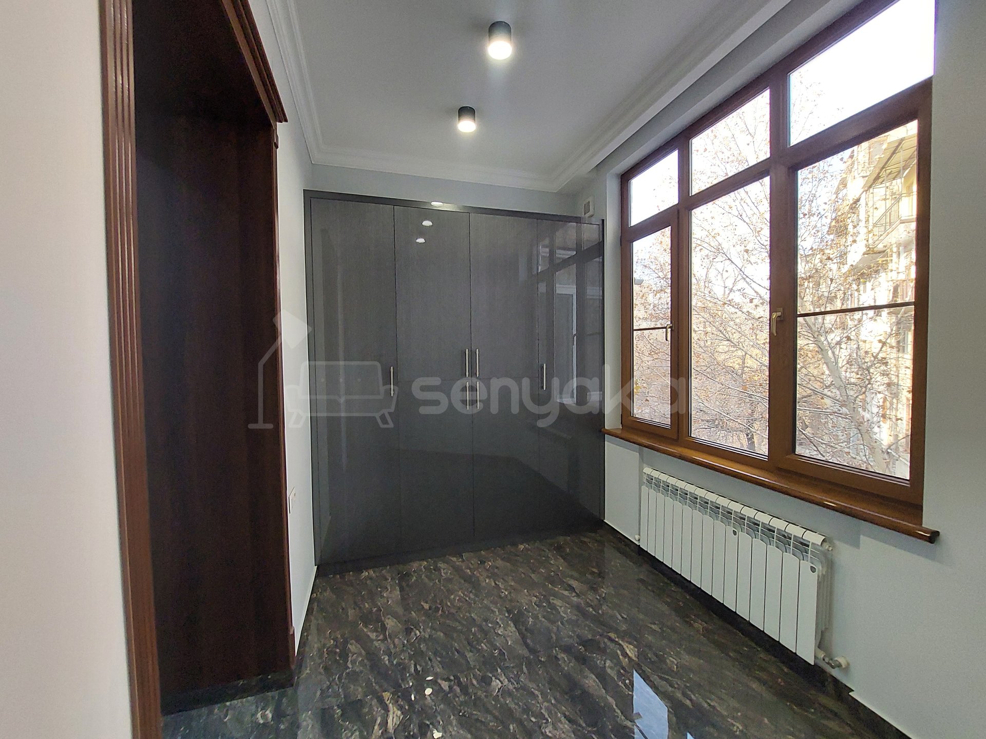 2 Սենյականոց Բնակարան Քարե Շենքում, 90քմ, 3/5 հարկ, Դիզայներական Վերանորոգված, Կահավորված, Արևկող