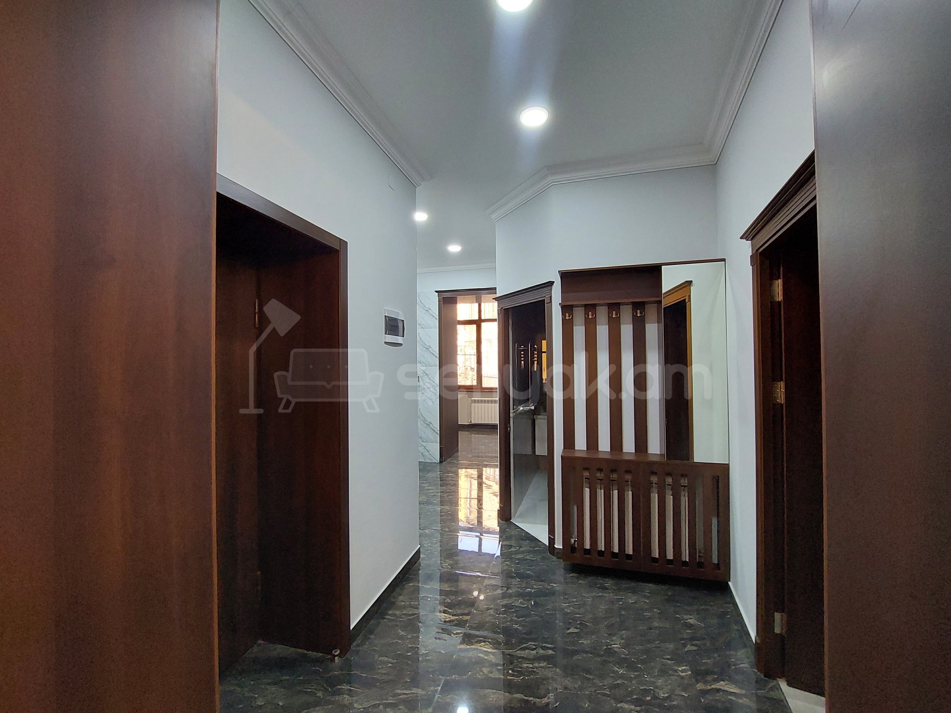 2 Սենյականոց Բնակարան Քարե Շենքում, 90քմ, 3/5 հարկ, Դիզայներական Վերանորոգված, Կահավորված, Արևկող