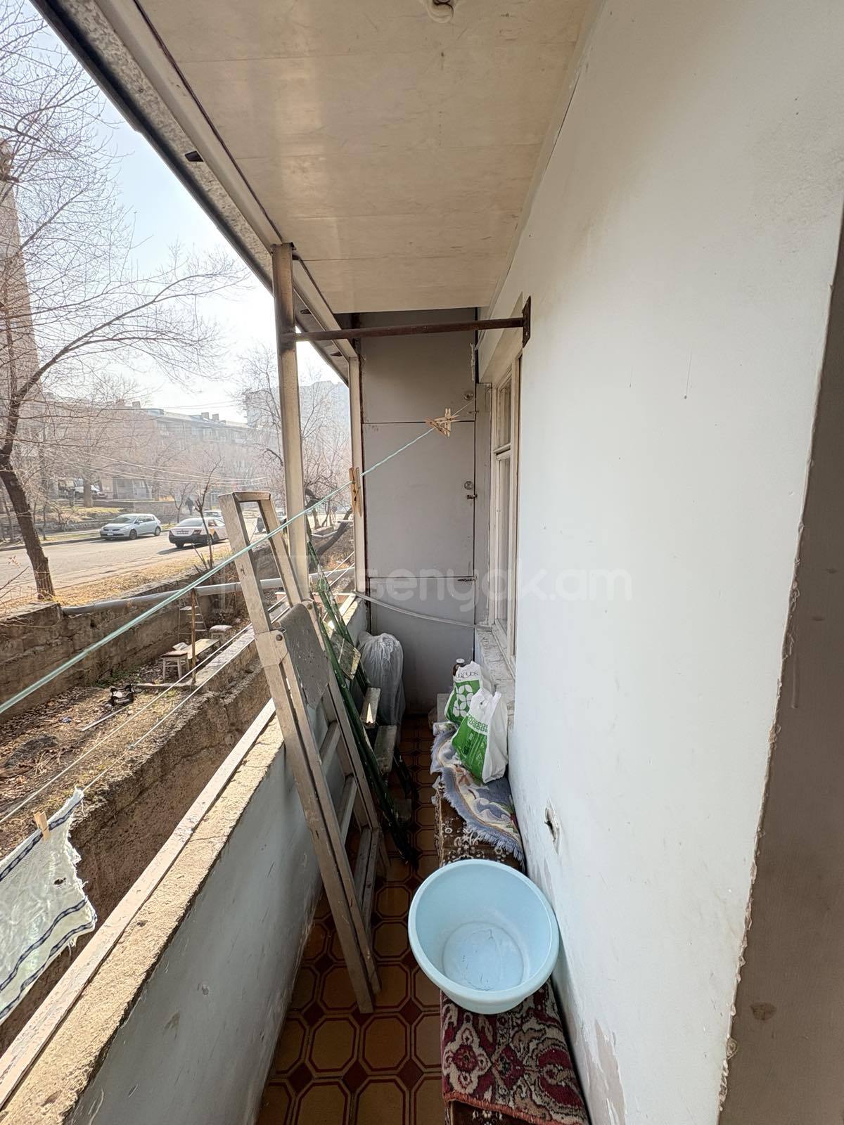 4 Սենյականոց Բնակարան Քարե Շենքում, 94քմ, 2/5 հարկ, Նորմալ Վիճակում