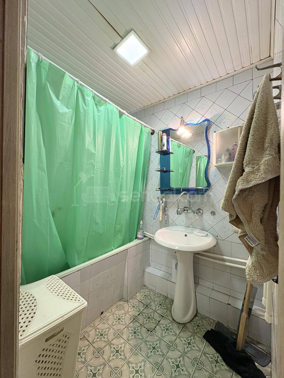 4 Սենյականոց Բնակարան Քարե Շենքում, 94քմ, 2/5 հարկ, Նորմալ Վիճակում