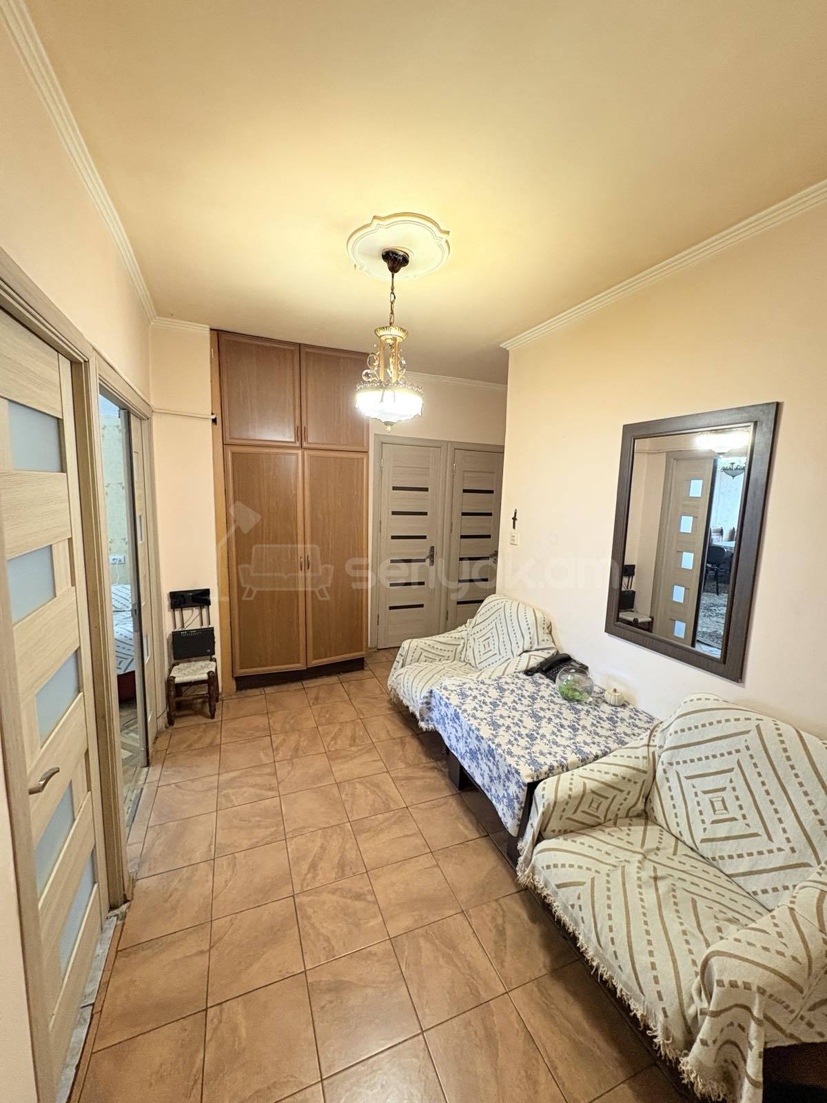 4 Սենյականոց Բնակարան Քարե Շենքում, 94քմ, 2/5 հարկ, Նորմալ Վիճակում