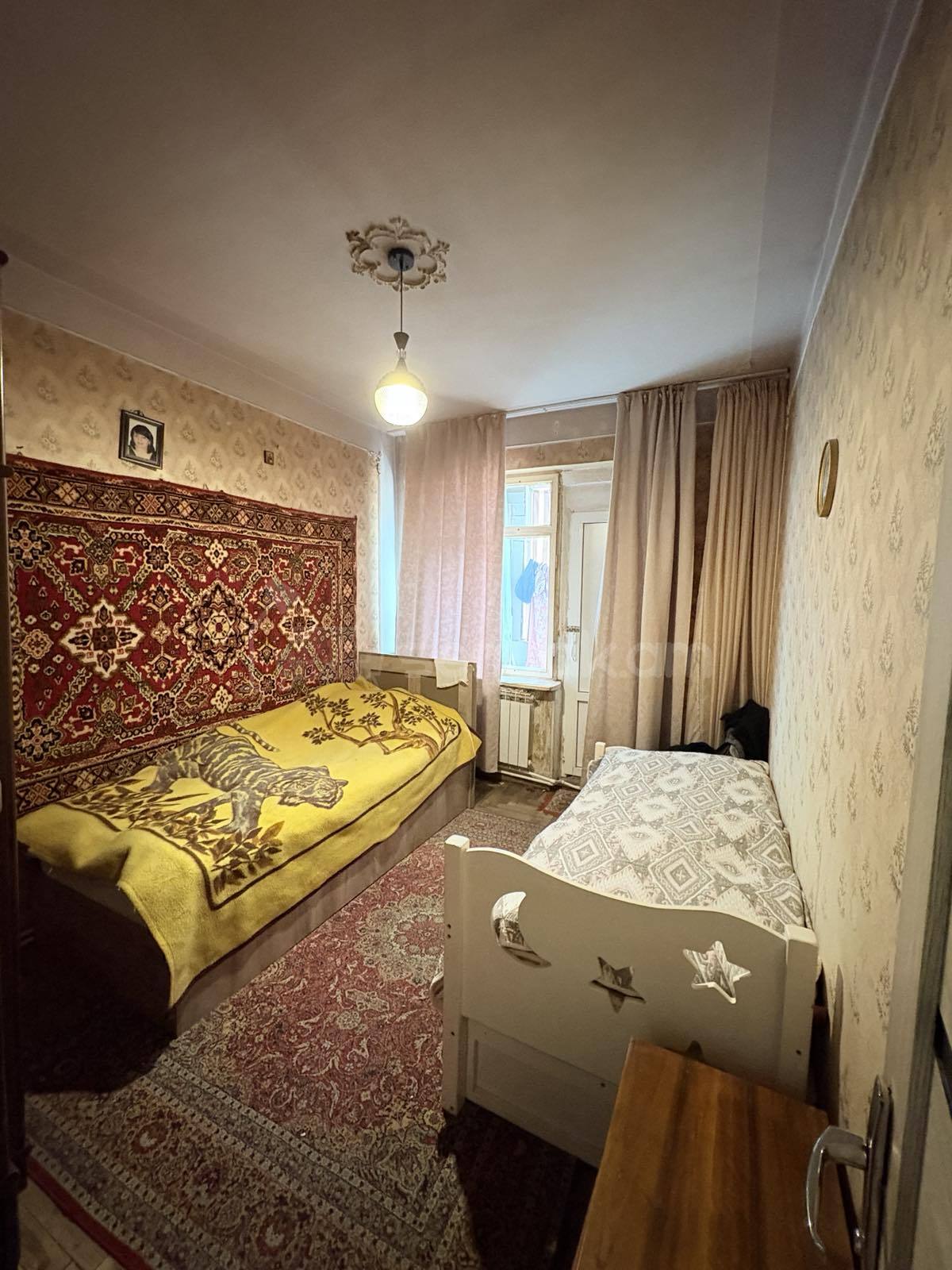 4 Սենյականոց Բնակարան Քարե Շենքում, 94քմ, 2/5 հարկ, Նորմալ Վիճակում