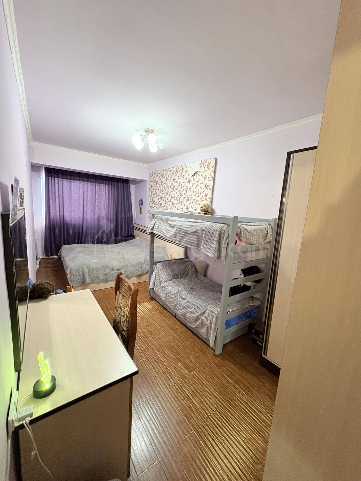 4 Սենյականոց Բնակարան Քարե Շենքում, 94քմ, 2/5 հարկ, Նորմալ Վիճակում