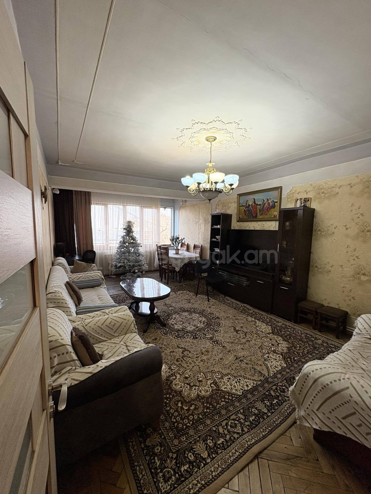 4 Սենյականոց Բնակարան Քարե Շենքում, 94քմ, 2/5 հարկ, Նորմալ Վիճակում