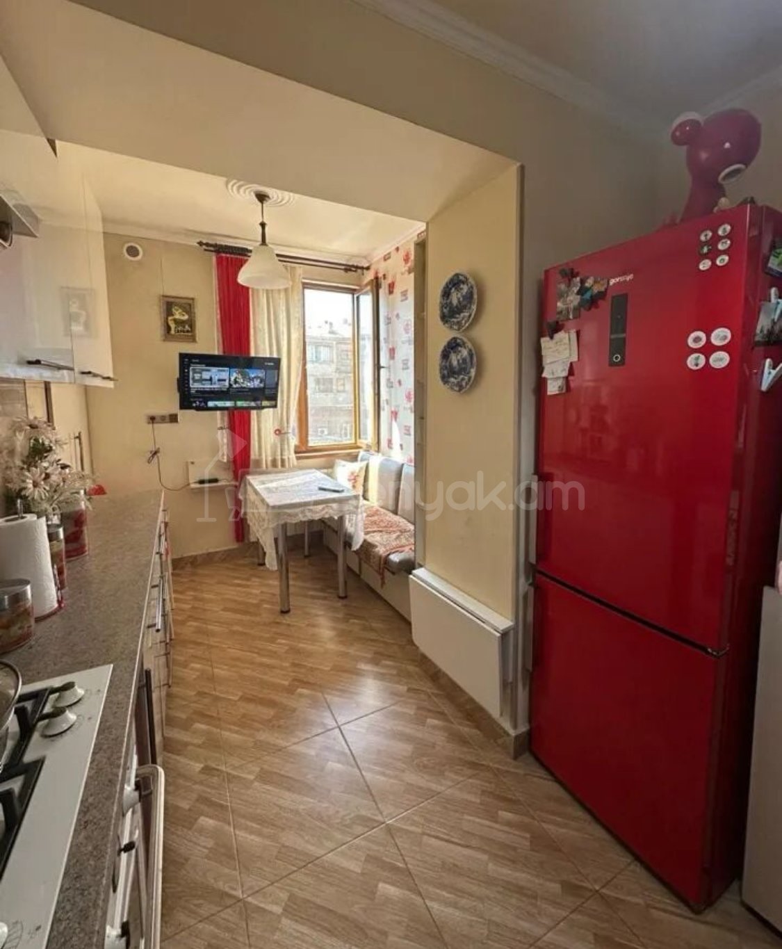 1 Սենյականոց Բնակարան Քարե Շենքում, 45քմ, 3/4 հարկ, Դիզայներական Վերանորոգված