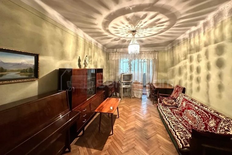 3 Սենյականոց Բնակարան Քարե Շենքում, 98քմ, 1/5 հարկ, Պետական Վիճակում