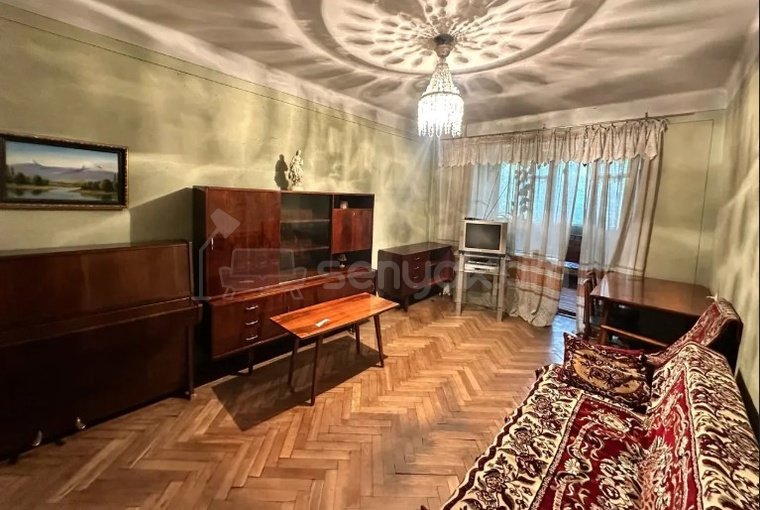 3 Սենյականոց Բնակարան Քարե Շենքում, 98քմ, 1/5 հարկ, Պետական Վիճակում