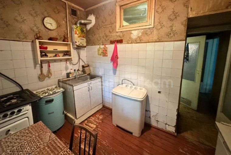 3 Սենյականոց Բնակարան Քարե Շենքում, 98քմ, 1/5 հարկ, Պետական Վիճակում