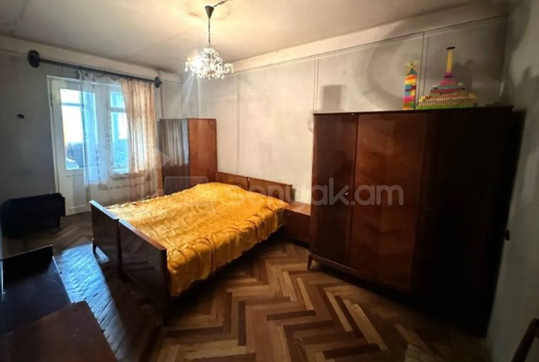 3 Սենյականոց Բնակարան Քարե Շենքում, 98քմ, 1/5 հարկ, Պետական Վիճակում