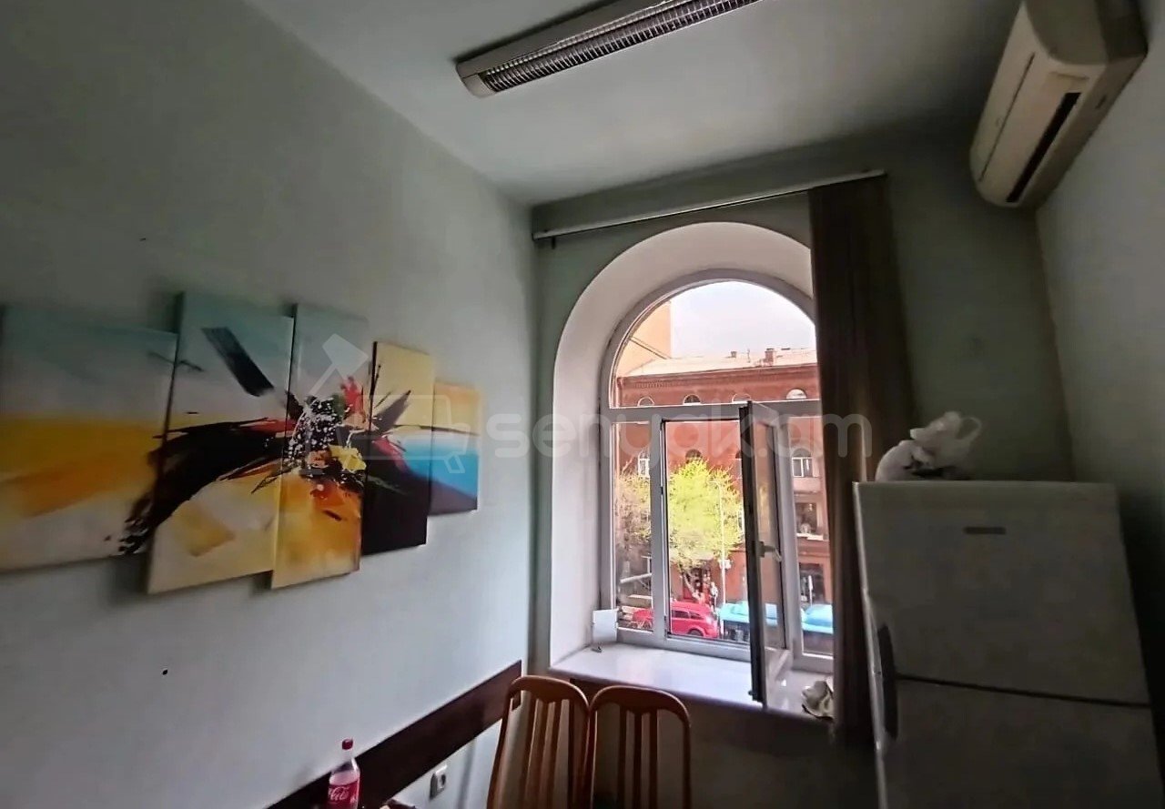 1 Սենյականոց Բնակարան Քարե Շենքում, 34քմ, 3/4 հարկ, Նորմալ Վիճակում