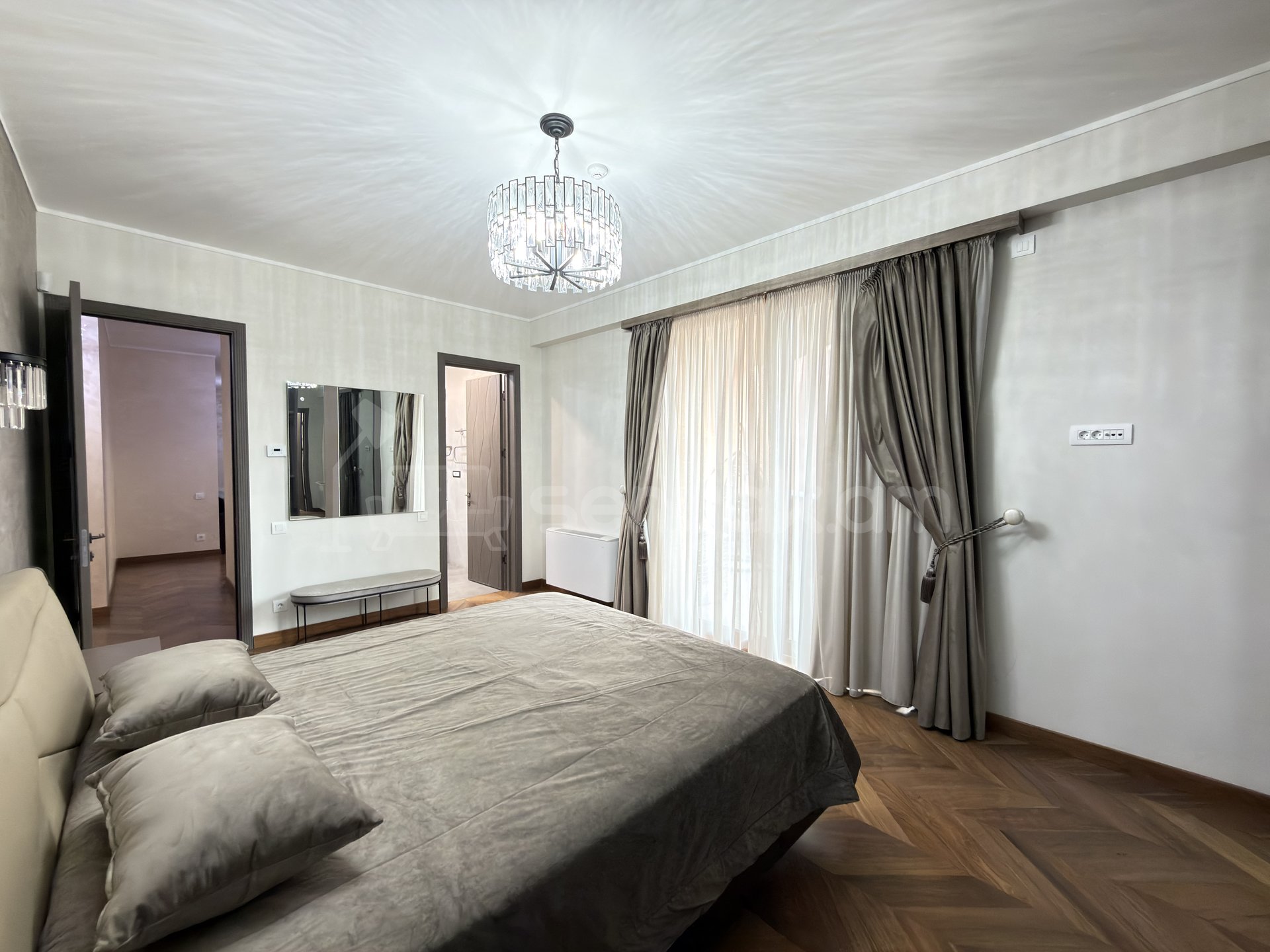 4 Սենյականոց Բնակարան Նորակառույցում, 180քմ, 4/9 հարկ, Դիզայներական Վերանորոգված, Կահավորված, Արևկող