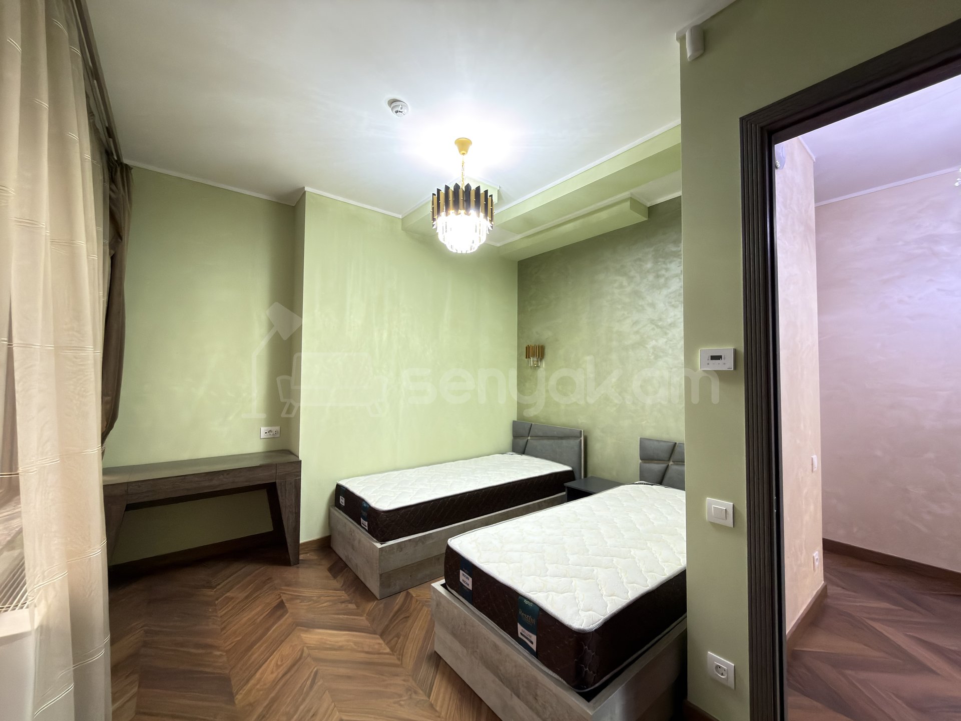 4 Սենյականոց Բնակարան Նորակառույցում, 180քմ, 4/9 հարկ, Դիզայներական Վերանորոգված, Կահավորված, Արևկող