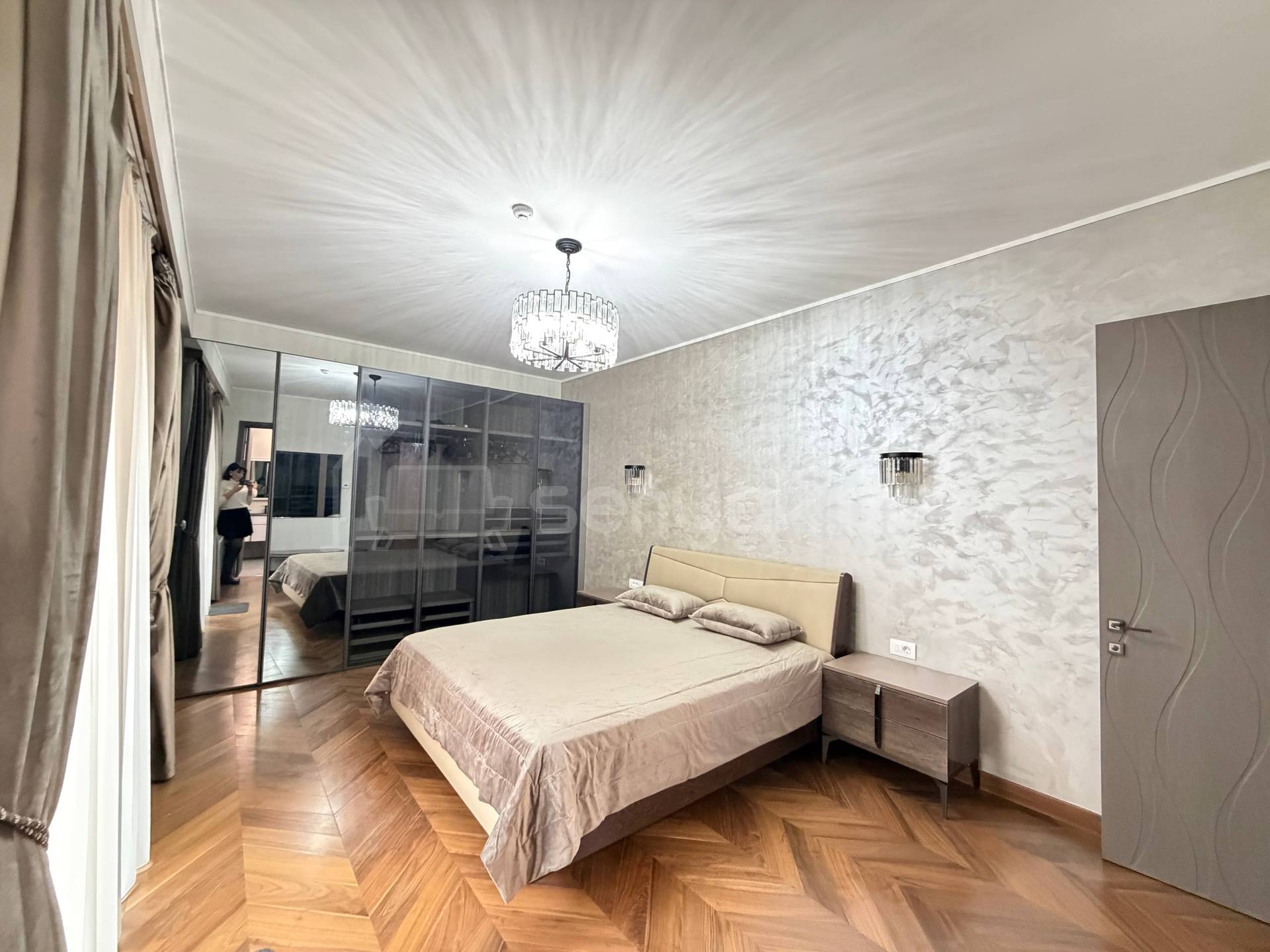 4 Սենյականոց Բնակարան Նորակառույցում, 180քմ, 4/9 հարկ, Դիզայներական Վերանորոգված, Կահավորված, Արևկող