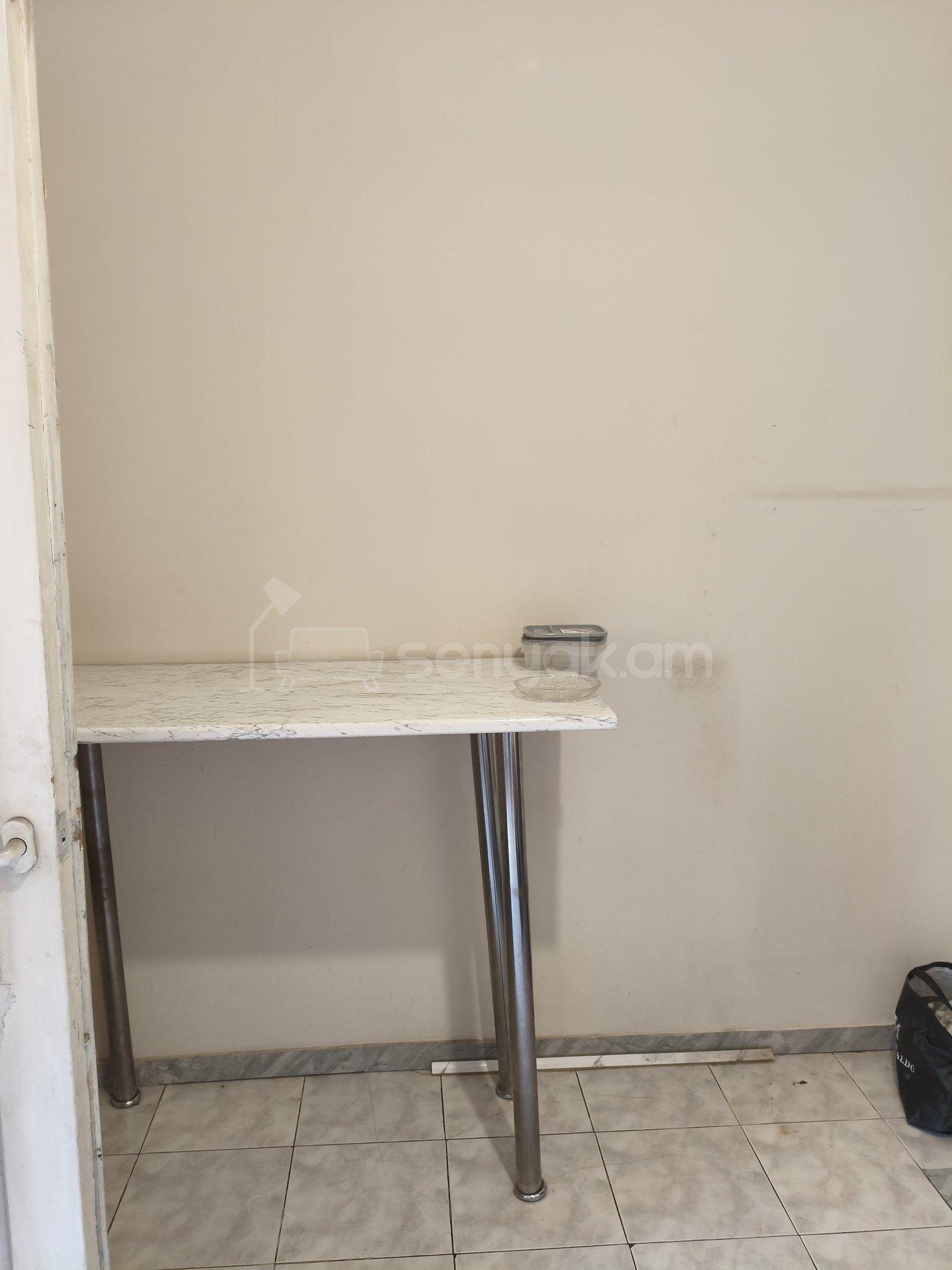 2 Սենյականոց Բնակարան Քարե Շենքում, 54քմ, 5/6 հարկ, Նորմալ Վիճակում, Կահավորված, Արևկող