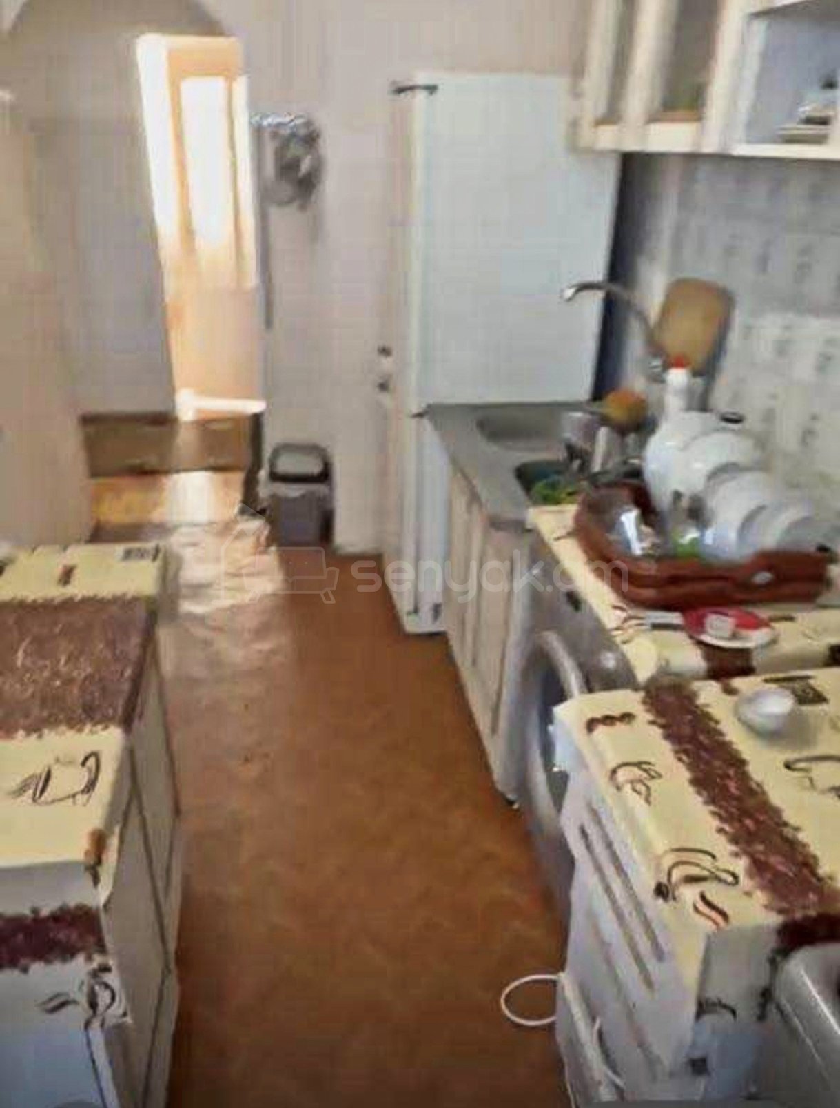 3 Սենյականոց Բնակարան Քարե Շենքում, 72քմ, 3/5 հարկ, Նորմալ Վիճակում, Կահավորված