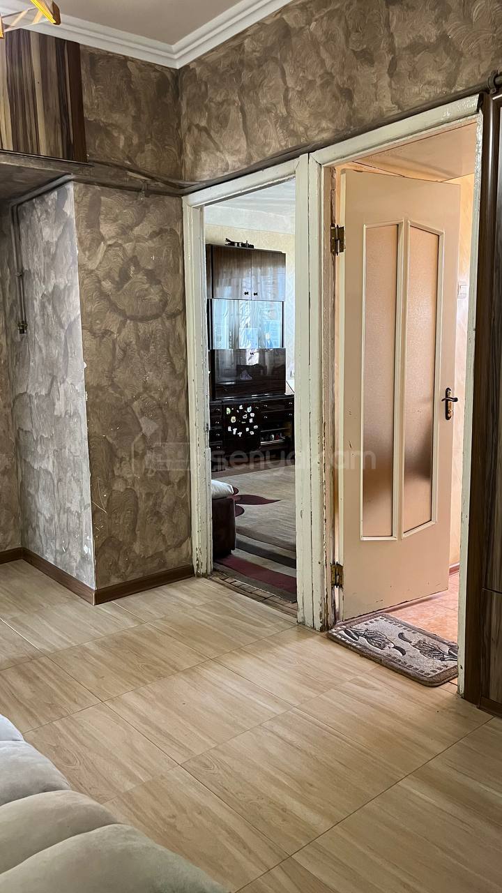 4 Սենյականոց Բնակարան Քարե Շենքում, 92քմ, 5/5 հարկ, Պետական Վիճակում