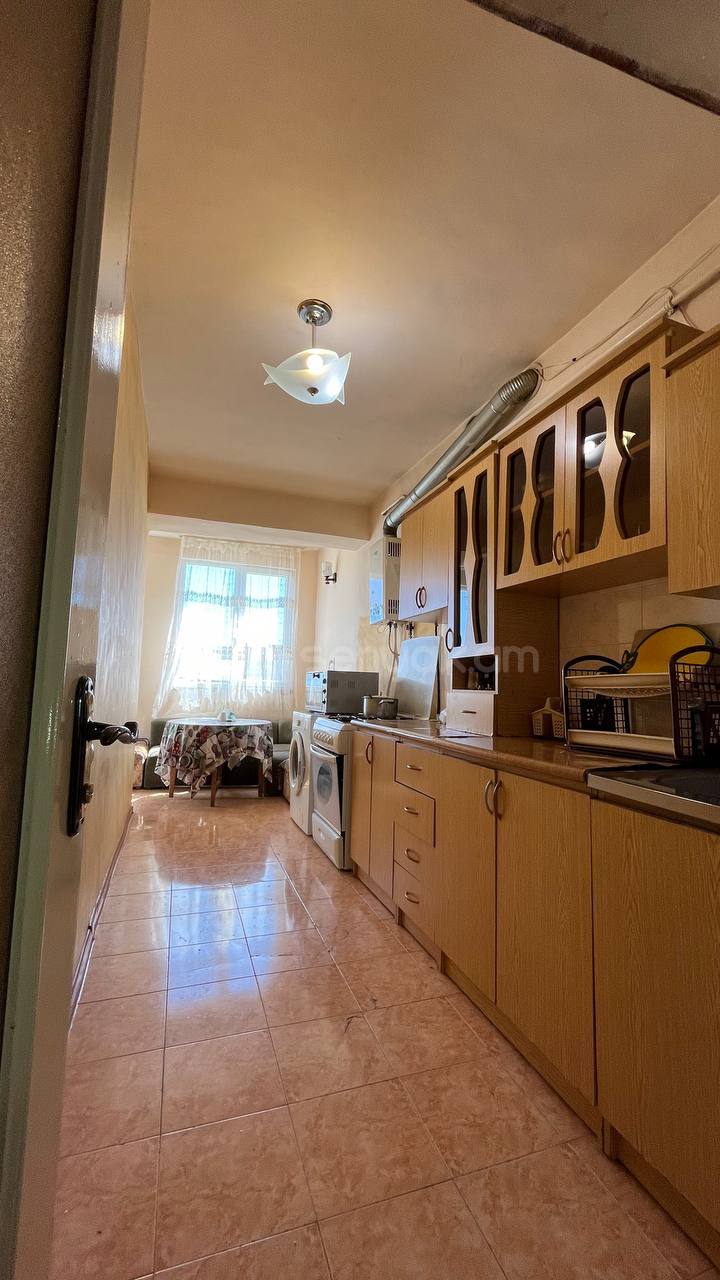 4 Սենյականոց Բնակարան Քարե Շենքում, 92քմ, 5/5 հարկ, Պետական Վիճակում