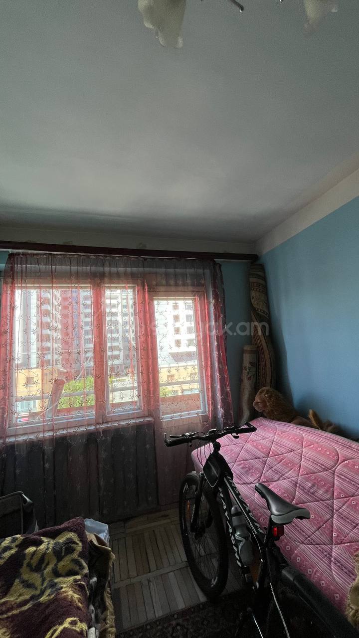 4 Սենյականոց Բնակարան Քարե Շենքում, 92քմ, 5/5 հարկ, Պետական Վիճակում