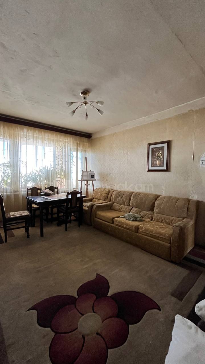 4 Սենյականոց Բնակարան Քարե Շենքում, 92քմ, 5/5 հարկ, Պետական Վիճակում