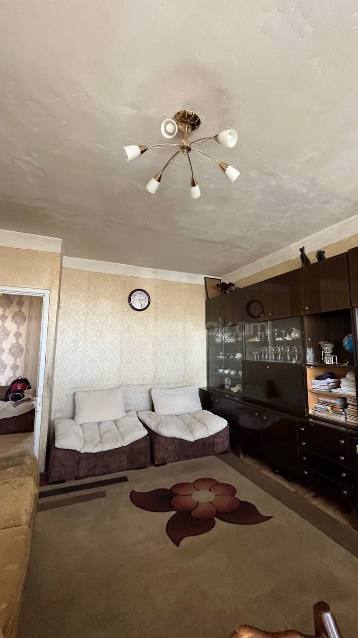 4 Սենյականոց Բնակարան Քարե Շենքում, 92քմ, 5/5 հարկ, Պետական Վիճակում