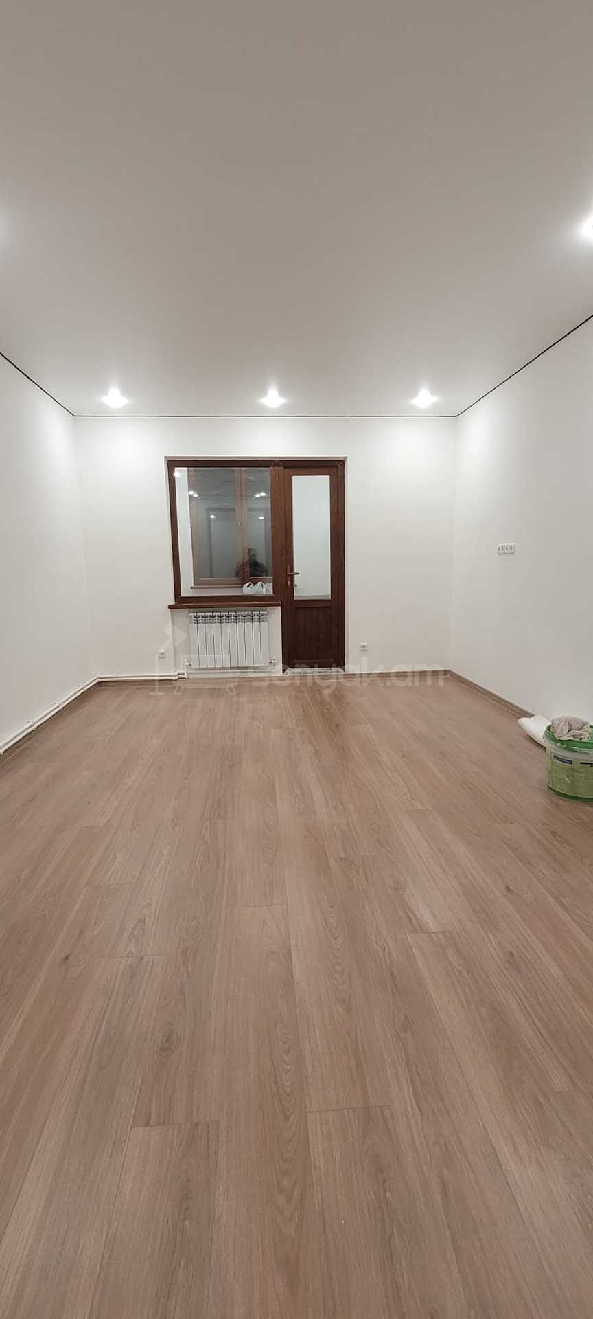 2 Սենյականոց Բնակարան, 54քմ, 3/9 հարկ, Կապիտալ Վերանորոգված, Մասամբ Կահավորված