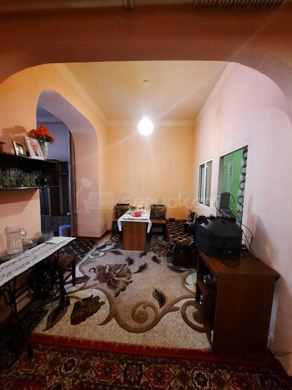 2 Սենյականոց Բնակարան Քարե Շենքում, 43քմ, 1/2 հարկ, Նորմալ Վիճակում