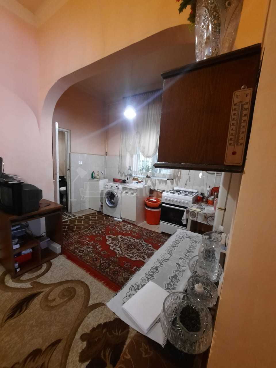 2 Սենյականոց Բնակարան Քարե Շենքում, 43քմ, 1/2 հարկ, Նորմալ Վիճակում