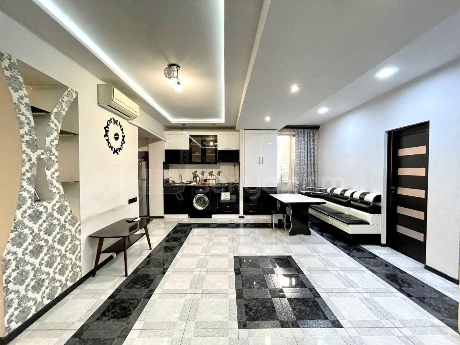 4 Սենյականոց Բնակարան, 96քմ, 3/5 հարկ, Դիզայներական Վերանորոգված