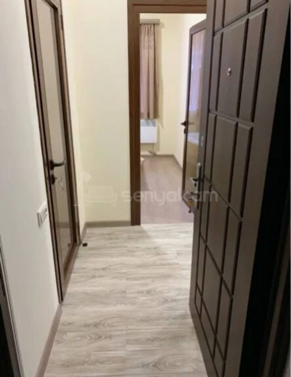 3 Սենյականոց Բնակարան Քարե Շենքում, 60քմ, 1/4 հարկ, Նորմալ Վիճակում, Կահավորված, Արևկող