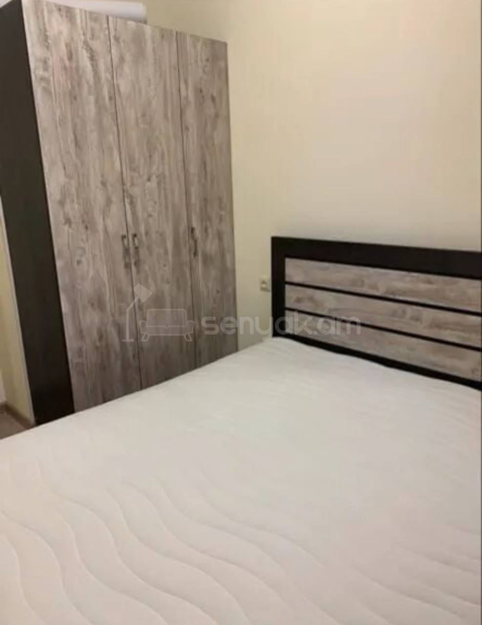 3 Սենյականոց Բնակարան Քարե Շենքում, 60քմ, 1/4 հարկ, Նորմալ Վիճակում, Կահավորված, Արևկող