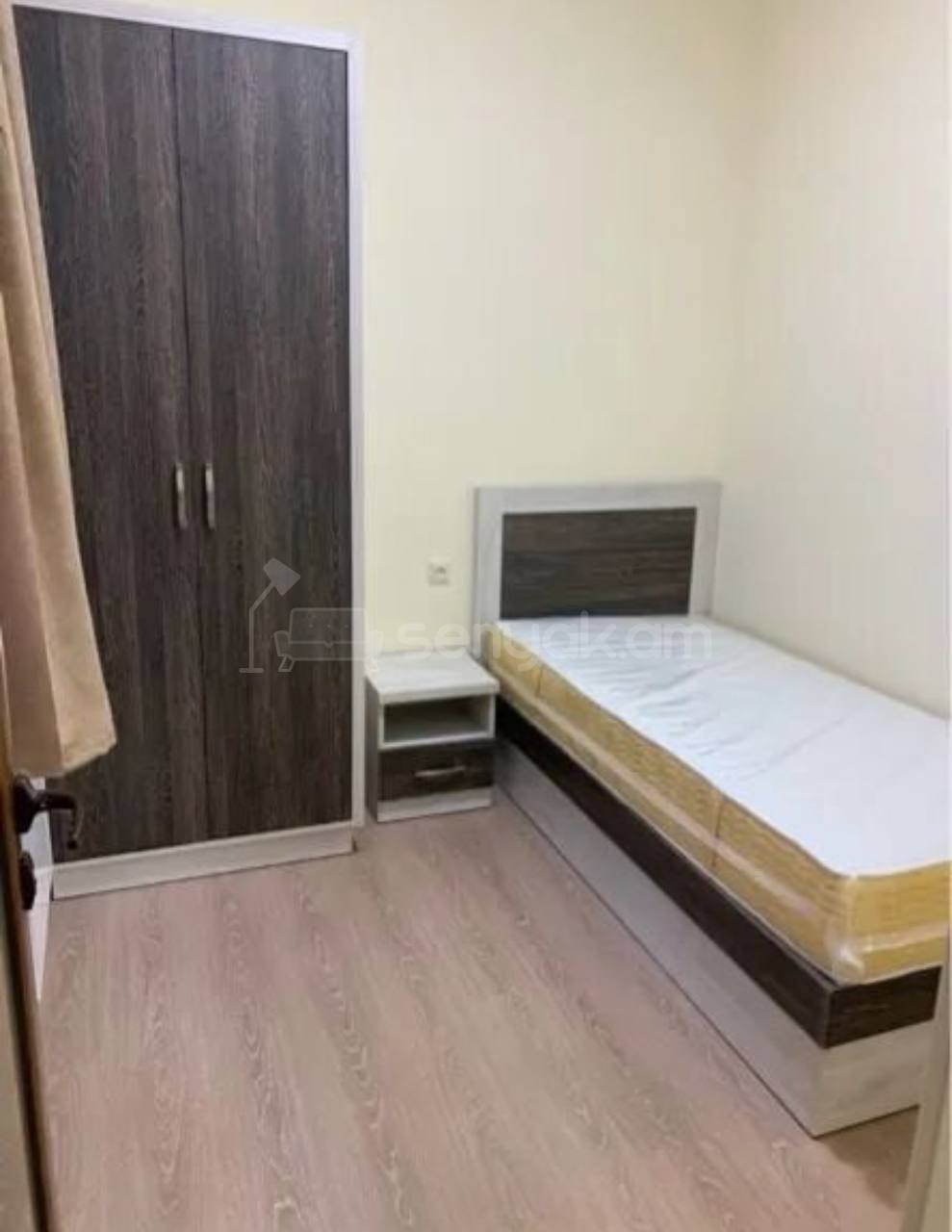 3 Սենյականոց Բնակարան Քարե Շենքում, 60քմ, 1/4 հարկ, Նորմալ Վիճակում, Կահավորված, Արևկող