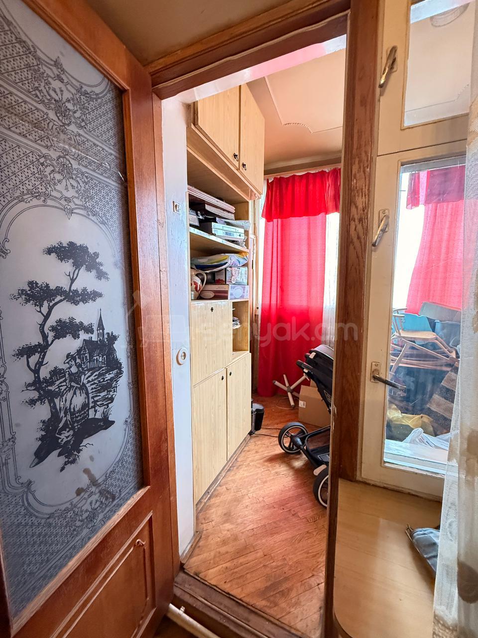 3 Սենյականոց Բնակարան Քարե Շենքում, 75քմ, 4/5 հարկ, Պետական Վիճակում