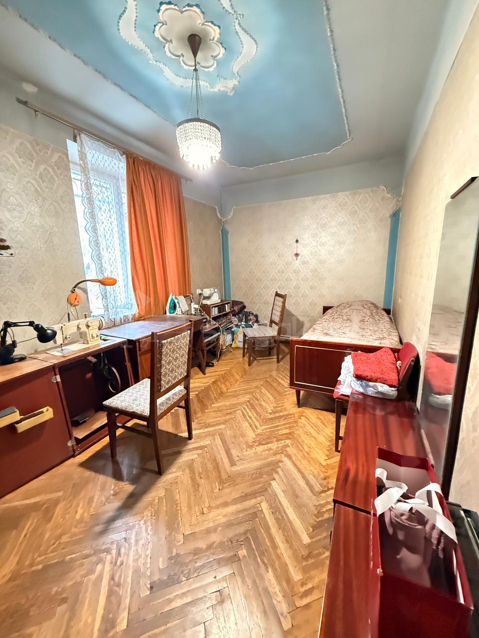 3 Սենյականոց Բնակարան Քարե Շենքում, 75քմ, 4/5 հարկ, Պետական Վիճակում