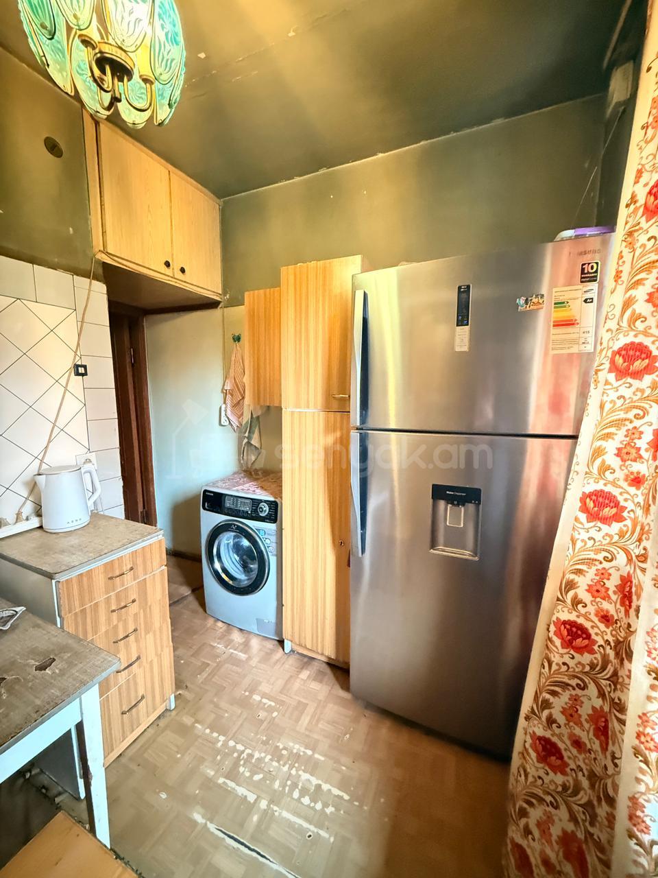 3 Սենյականոց Բնակարան Քարե Շենքում, 75քմ, 4/5 հարկ, Պետական Վիճակում