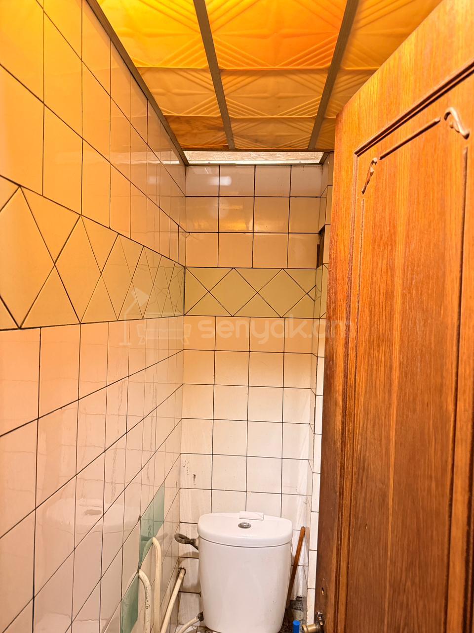 3 Սենյականոց Բնակարան Քարե Շենքում, 75քմ, 4/5 հարկ, Պետական Վիճակում