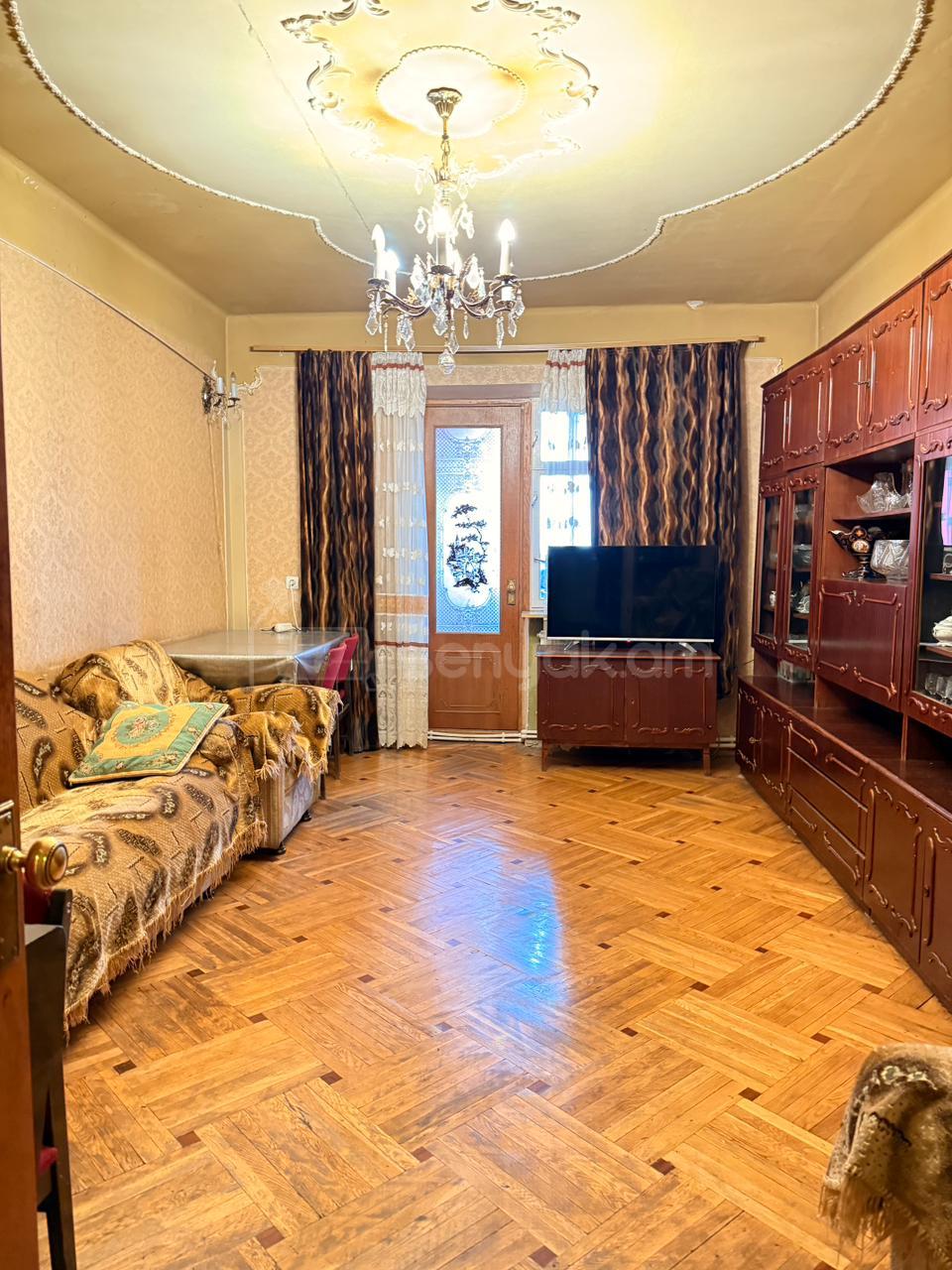 3 Սենյականոց Բնակարան Քարե Շենքում, 75քմ, 4/5 հարկ, Պետական Վիճակում