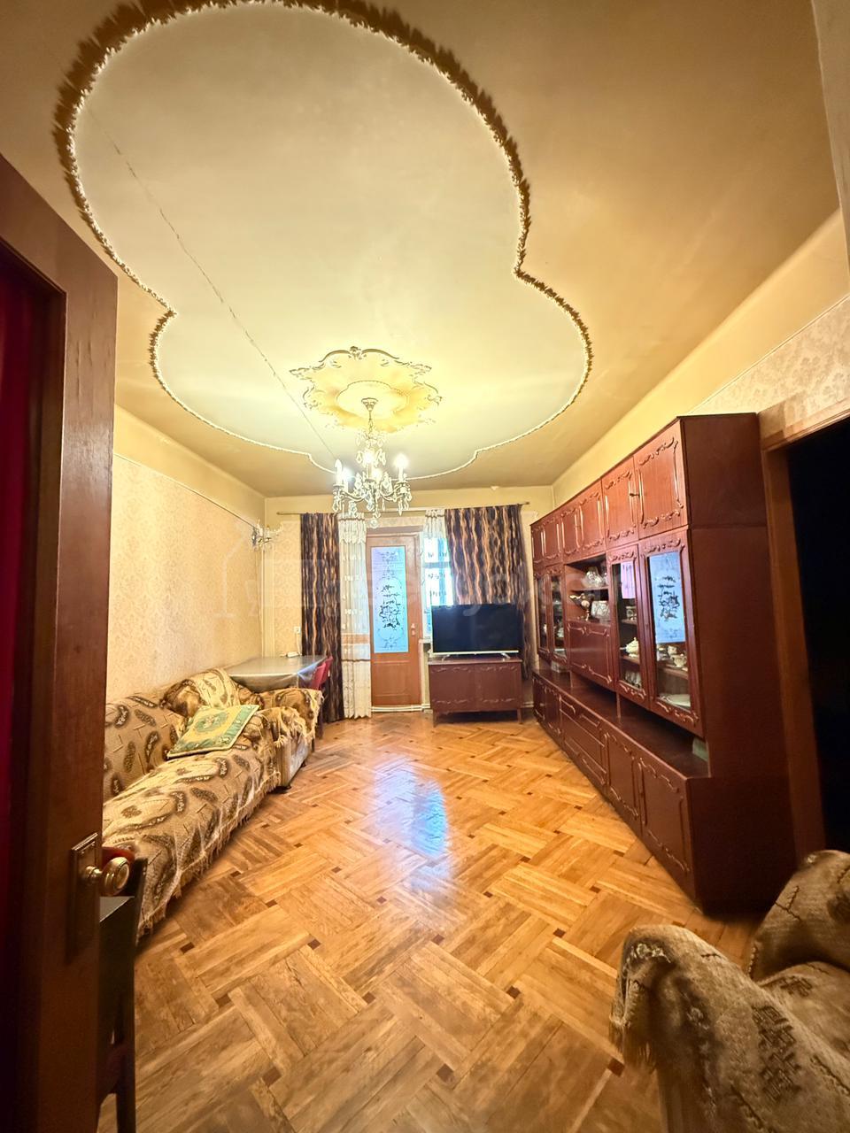 3 Սենյականոց Բնակարան Քարե Շենքում, 75քմ, 4/5 հարկ, Պետական Վիճակում