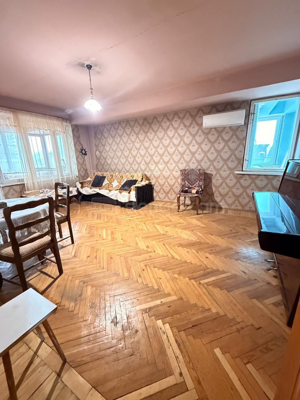 3 Սենյականոց Բնակարան, 75քմ, 4/9 հարկ, Նորմալ Վիճակում, Կահավորված