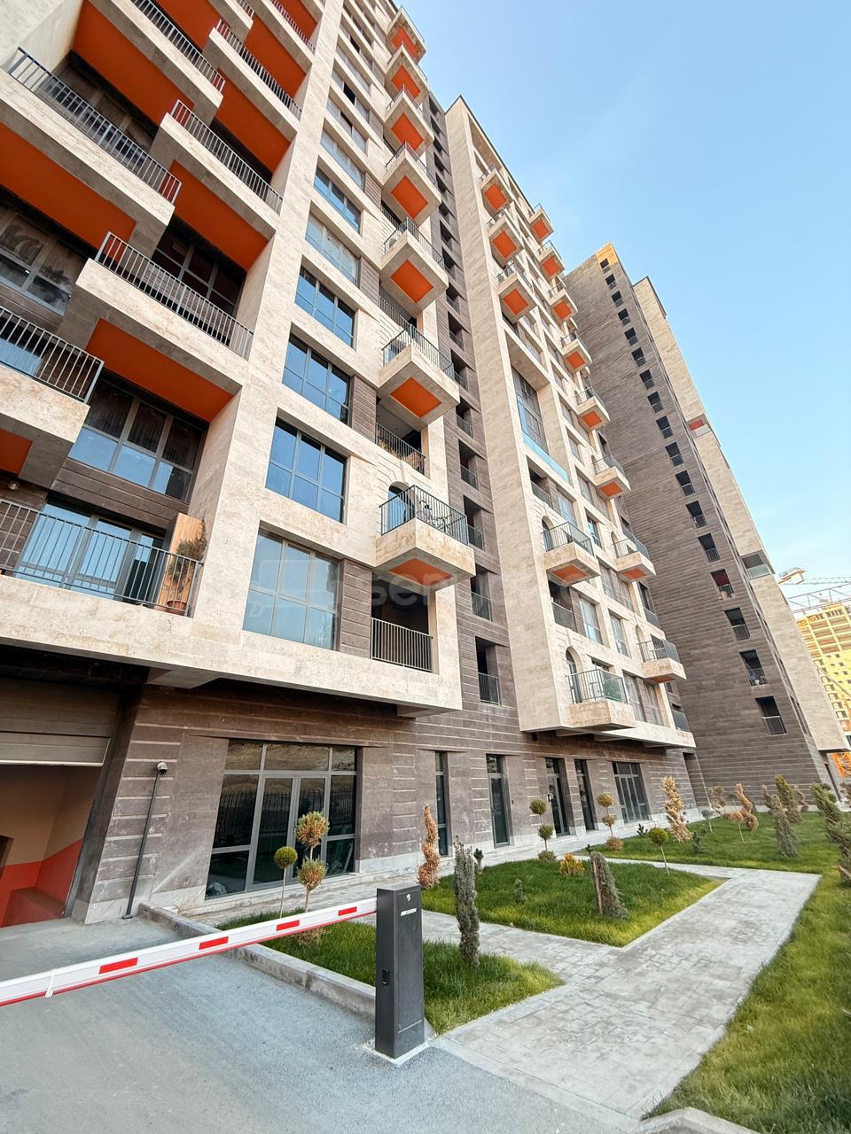 4 Սենյականոց Բնակարան, 105քմ, 2/18 հարկ, Զրոյական Վիճակում