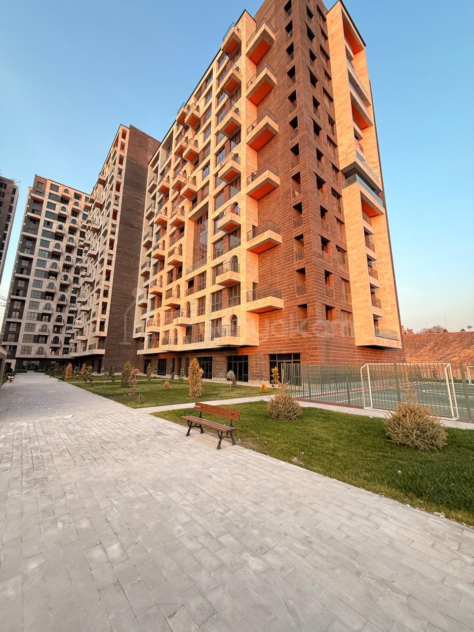 4 Սենյականոց Բնակարան, 105քմ, 2/18 հարկ, Զրոյական Վիճակում